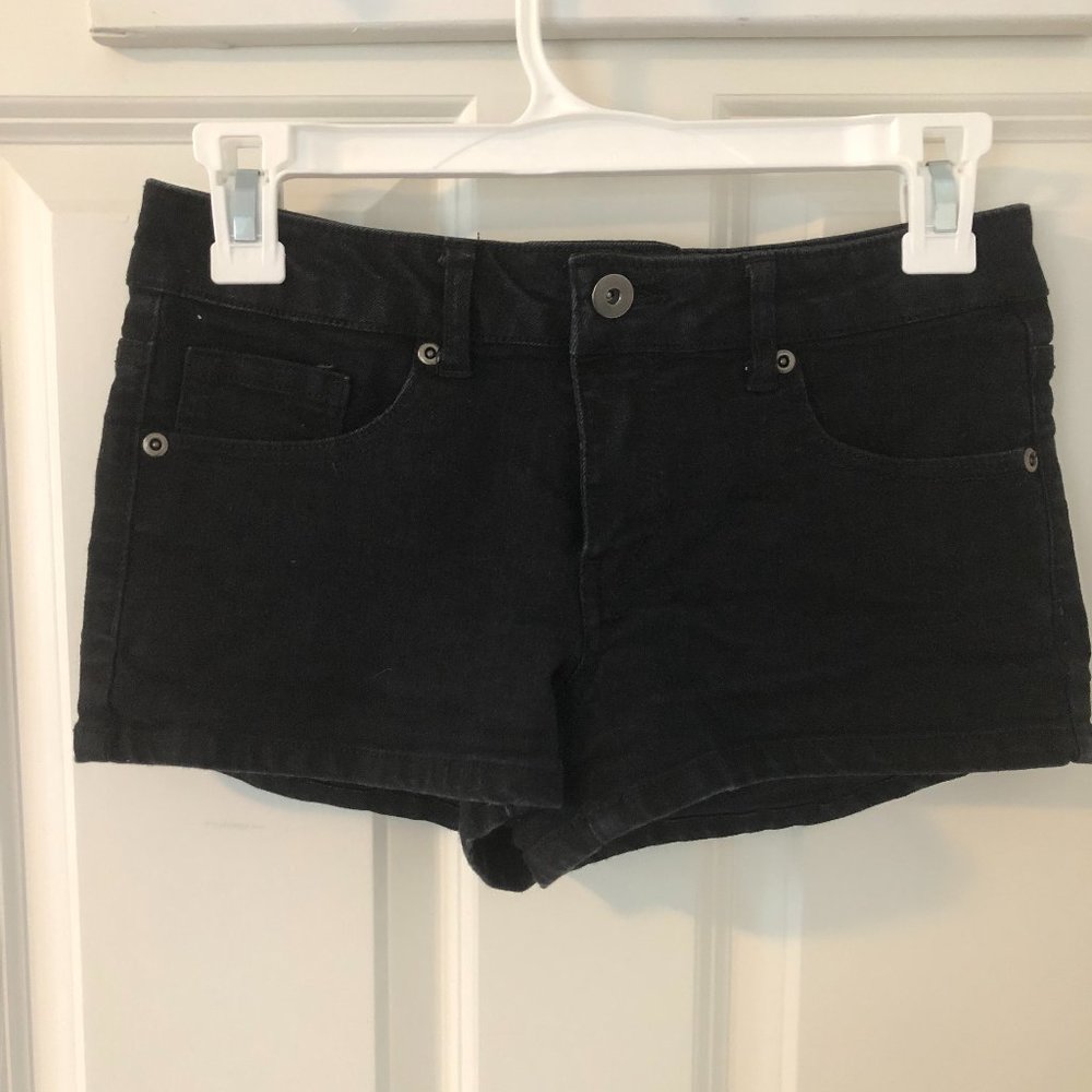 Forever 21 black jean shorts size 27
